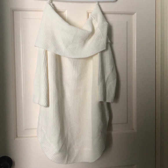 Beautiful Off shoulder Knit Blouse 💖 NY&C - Picture 2 of 4